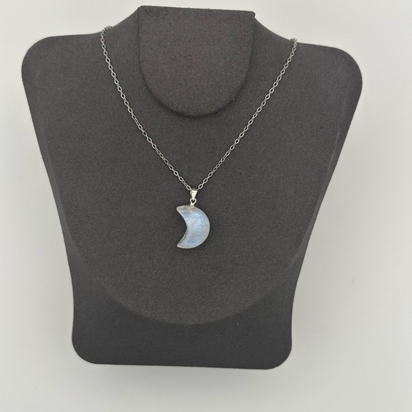 Blue Flash Moon Shaped Moonstone Pendant Necklace on Silver 925 Box Chain - Picture 4 of 14